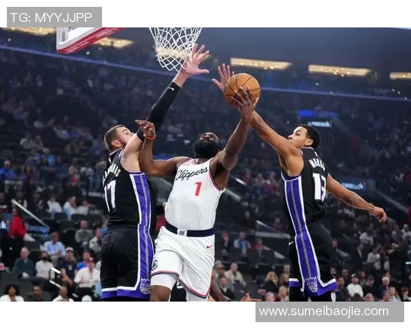 身体力行！快船官媒晒哈登、伦纳德等参与社区重建活动