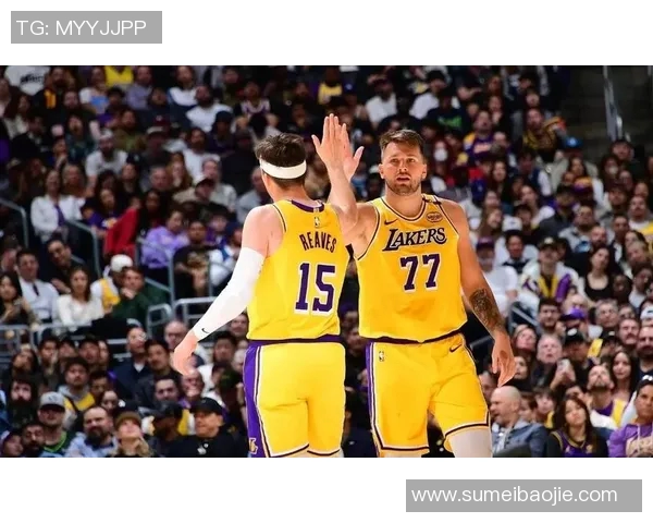 詹姆斯刷新纪录却已不敌时光老人，东契奇表现糟糕雄鹿将胜利带走